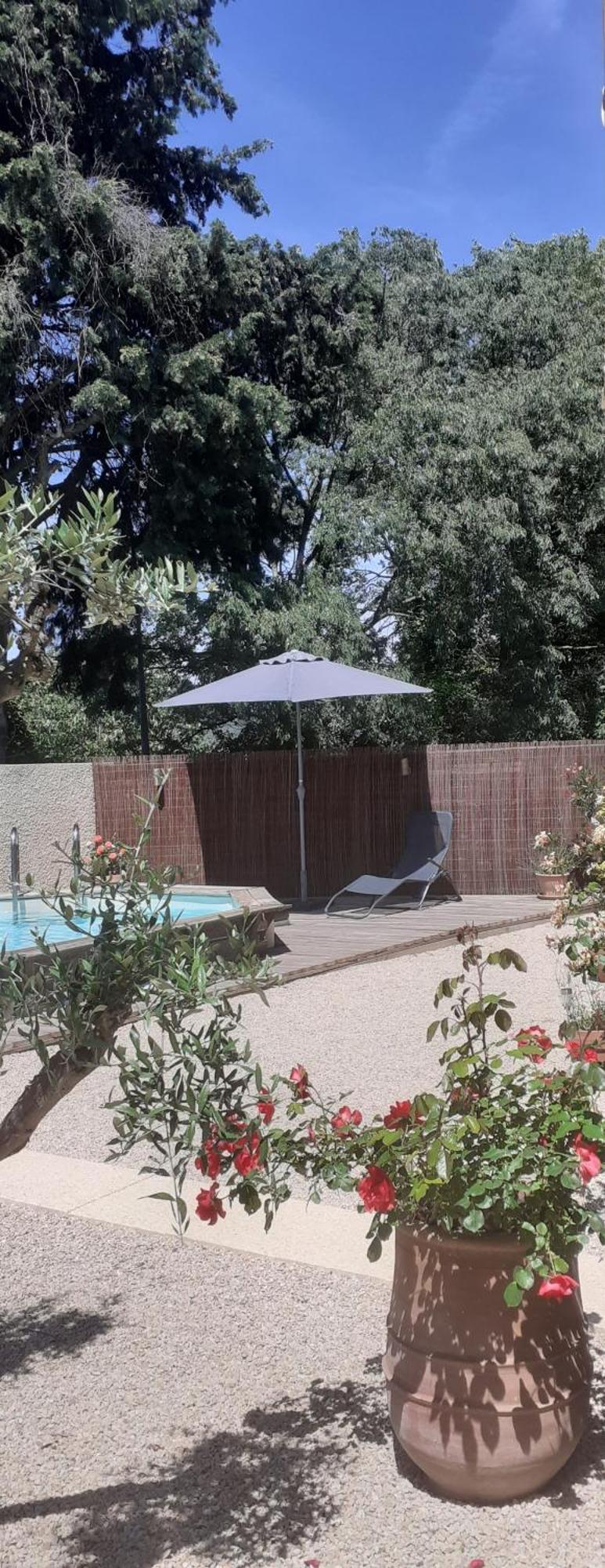 Location Saisonniere Avec Piscine Et Terrasse Au Pied Du Luberon Hotel Lauris Buitenkant foto